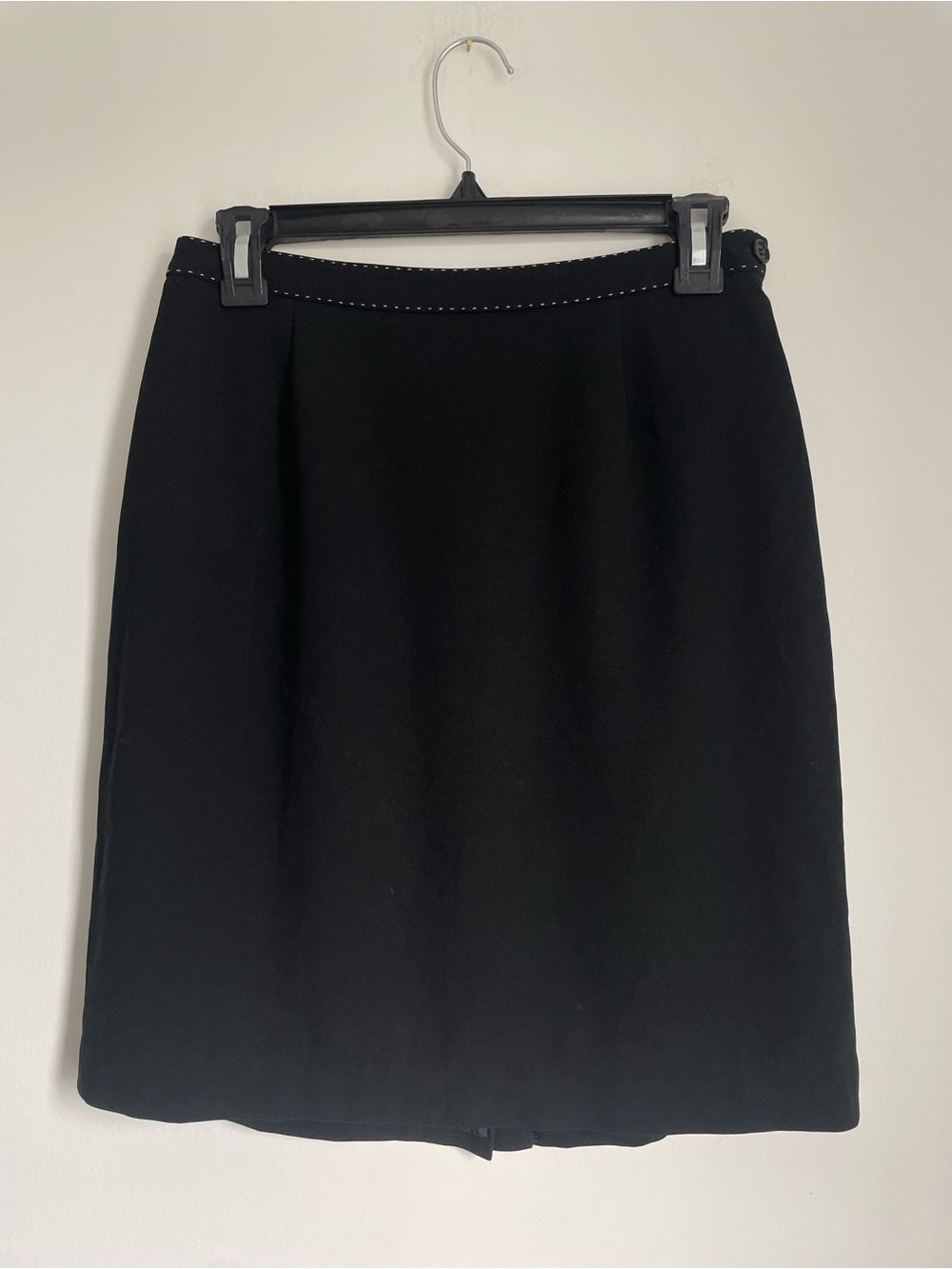 Ann Taylor Classic Black Women's Pencil Skirt with Contrasting Stitching.